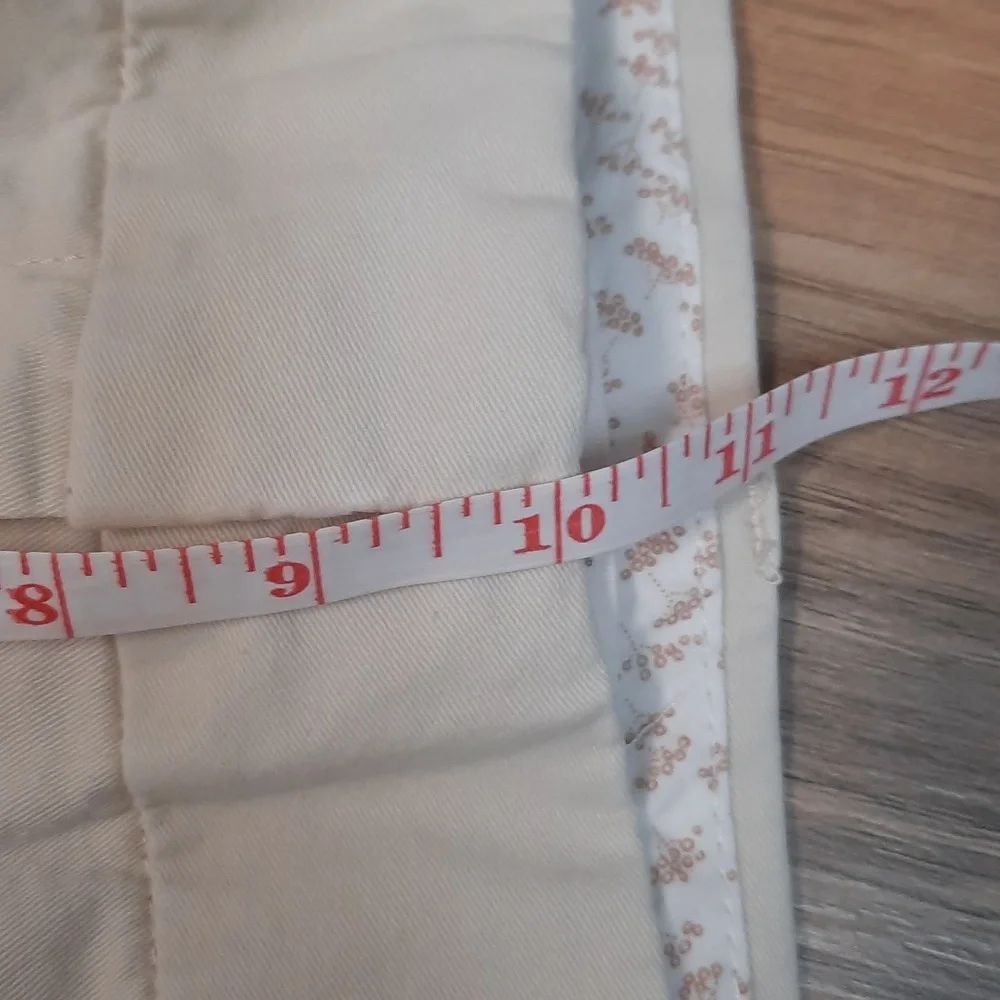 LOFT Cream Flat Front Khaki Shorts Size 10 - Picture 3 of 4